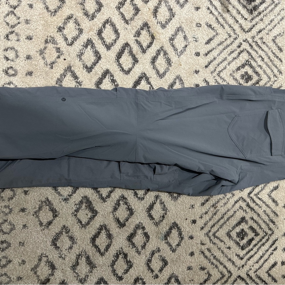 Women’s Gray Hiking Pants 🥾 - Picture 4 of 5